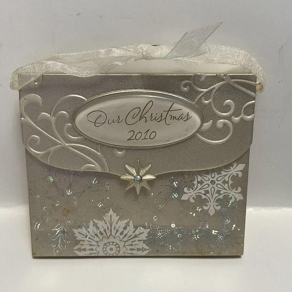 2010 Hallmark ~ Christmas Memory Keeper ~ Keep Hopes & Wishes Securely Inside